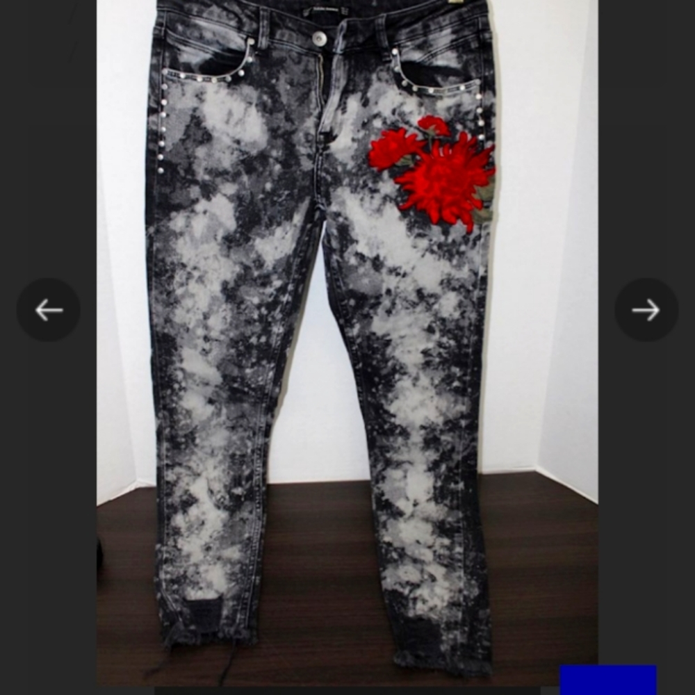 Rare Zara Trafaluc denimwear distressed and studded Jeans red flower size 6